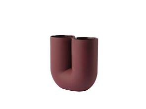 1_Kink-vase-26-deep-red-angle-muuto-hi-res_8.jpg