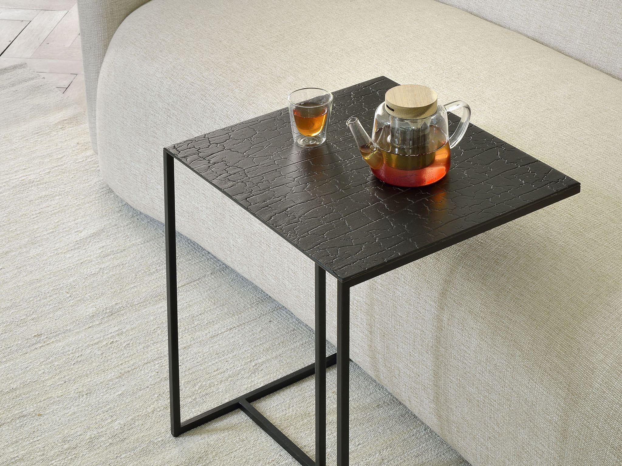 Table d'appoint Triptic lava noir Ethnicraft Table Batiplus