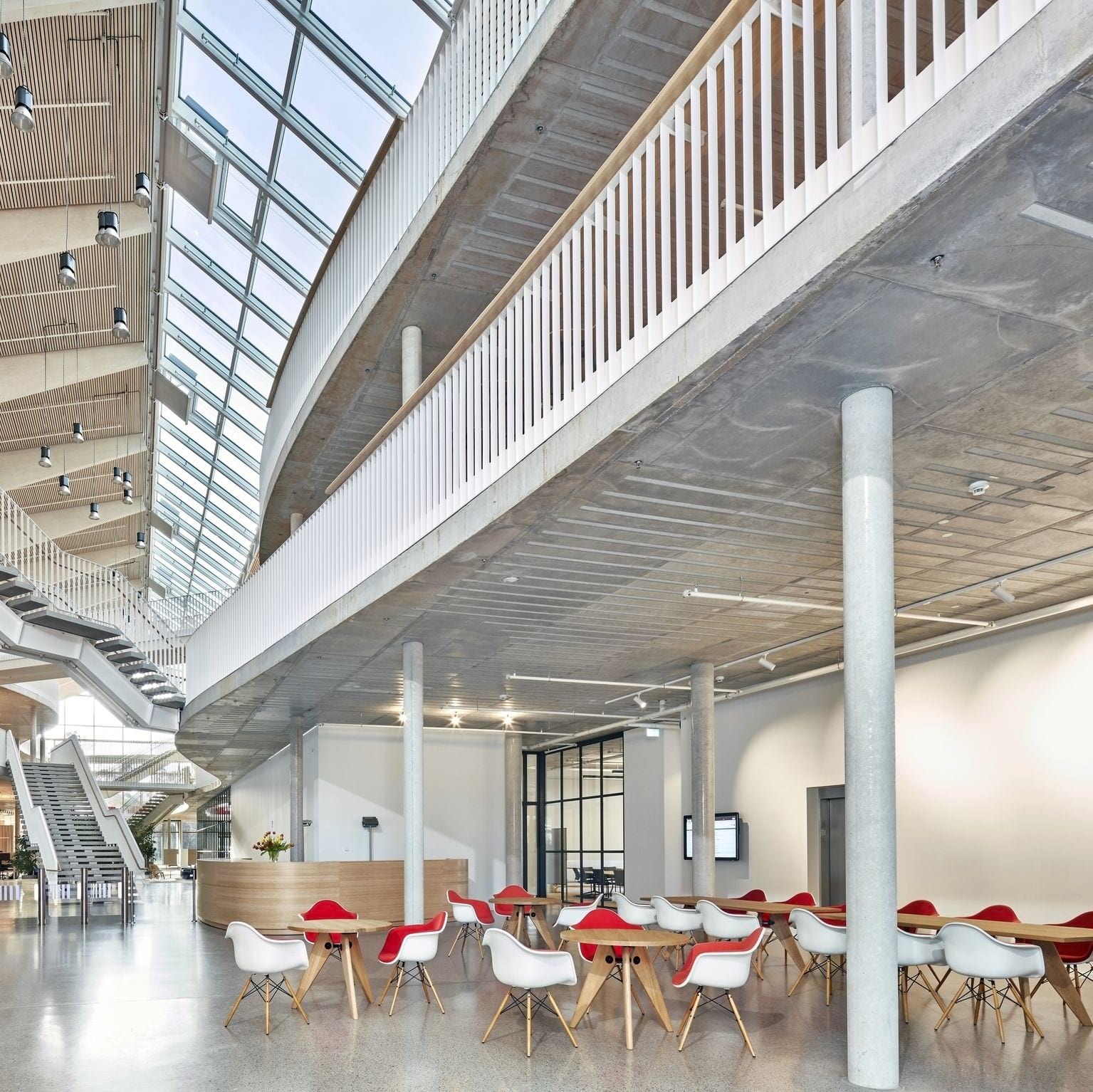 Vitra_eames_chaise_table_archi_batiment