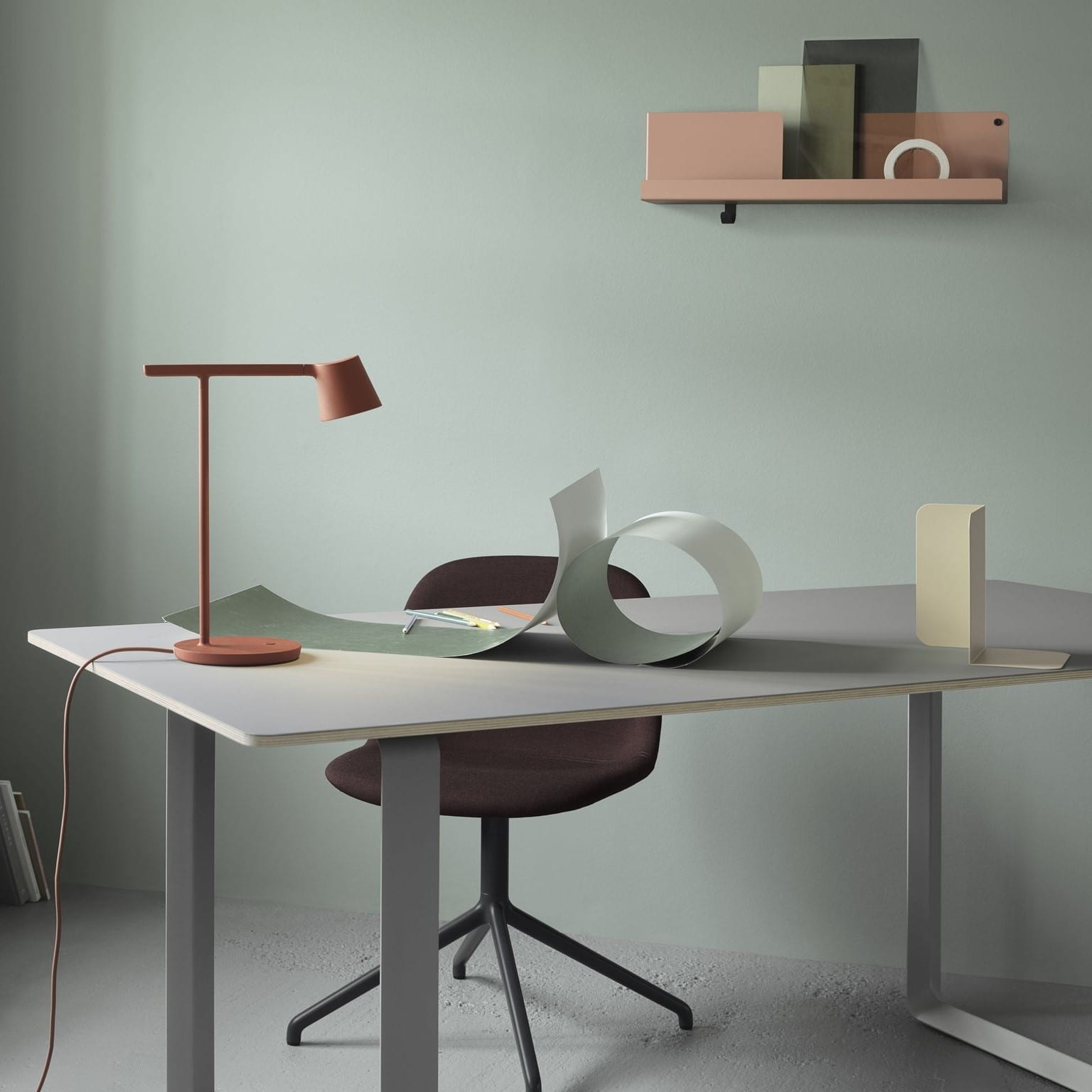 muuto_tip table_folded_70-70