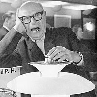 Poul Henningsen