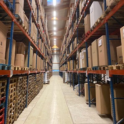 Neues Lager - 12.000 Artikel auf Lager!