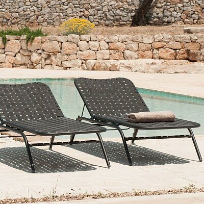 Yard_chaise_longue