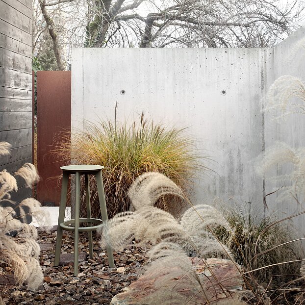 zeitraummoebel_designpost-2020-ausstellung-exhibition_02Golden-Autumn_17Golden-Autumn_13_Zeitraum_design_interiordesign_lit_table_chaise_lampe_furniture_okito_1.3